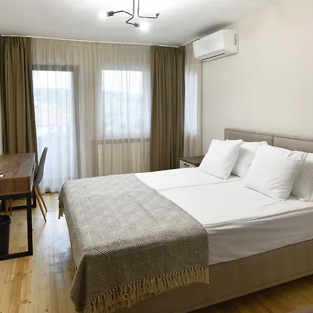 Lazara 4*